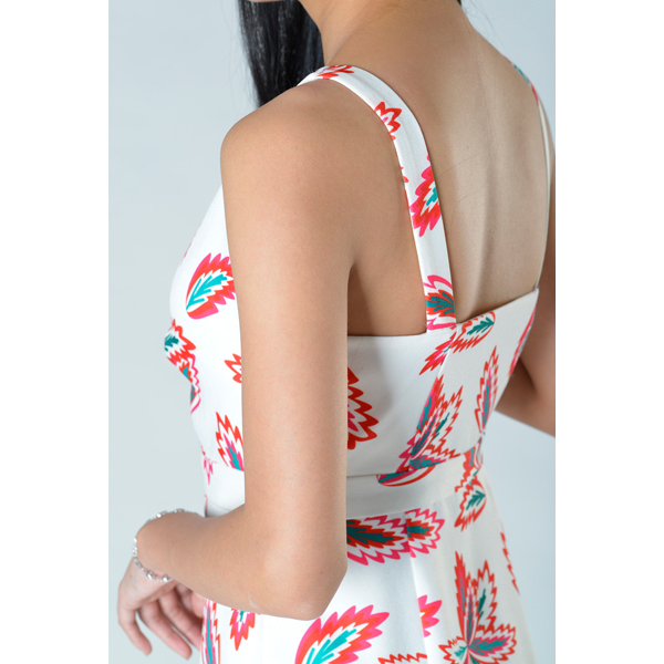 SY018撞羽毛吊帶連衣裙細(xì)節(jié)圖 SY018撞羽毛吊帶連衣裙細(xì)節(jié)圖